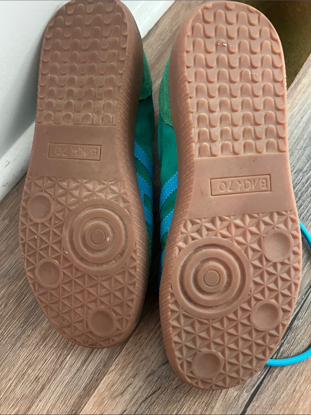 Women’s Green & Teal Back 70 Retro Sneaker - Picture 6 of 6